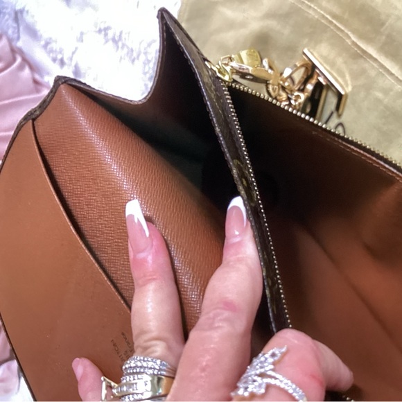 Authentic Louis Vuitton Brown Monogram clutch. - Picture 5 of 12